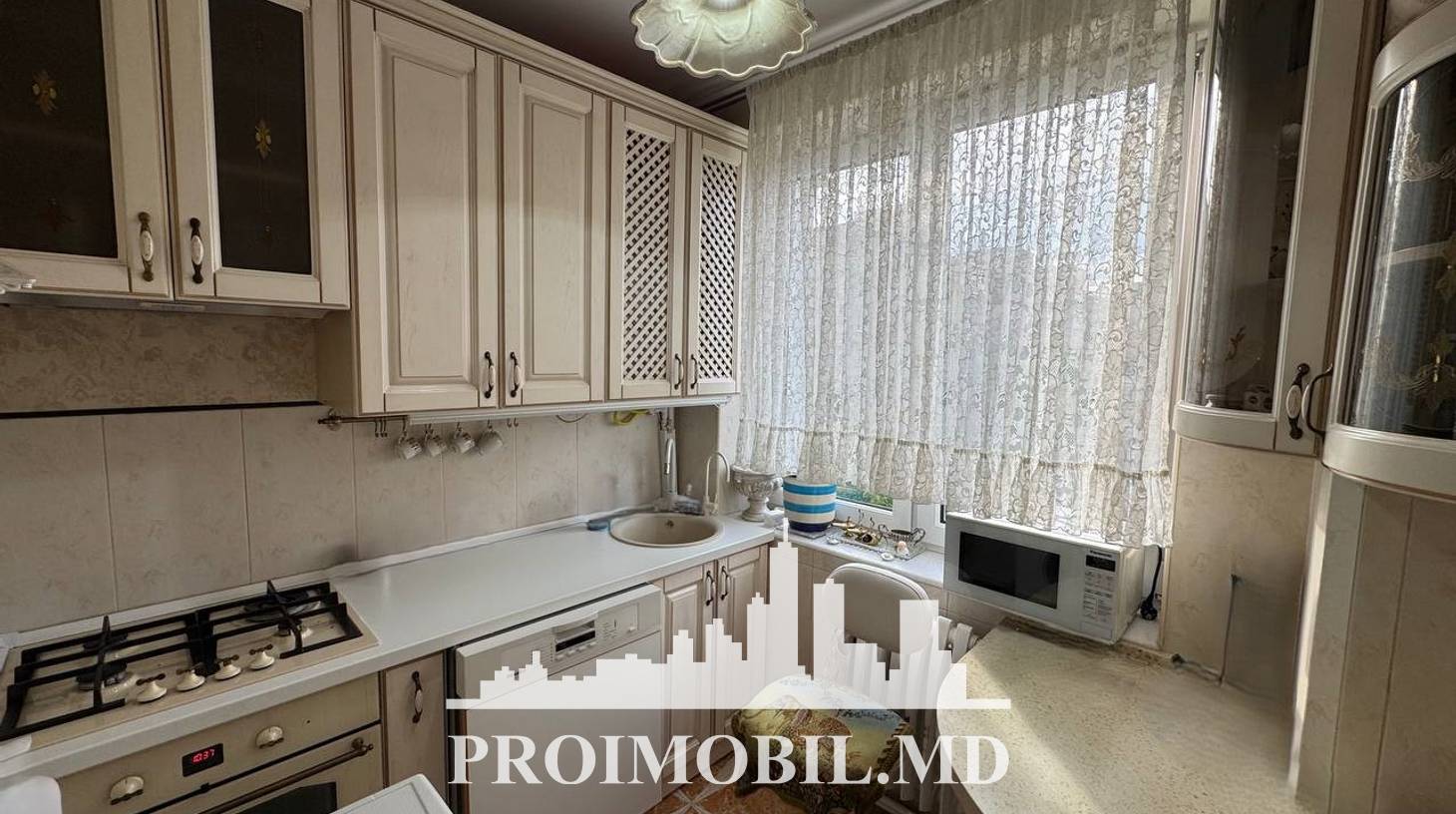 https://images.proimobil.md/vscvJl-hMyBMBTkk0jU6j2FveIkyI6mHld2mW1Uqrp8/watermark:0.75:so:0:30:0.39/resize:fill:1460:816:1/gravity:ce/bG9jYWw6Ly8vZXN0YXRlL2xyLzIwYTdjYjI5LTBjZWMtNGVlMy05MWUzLWZiNTI5YjZhNjA3NC5qcGVn