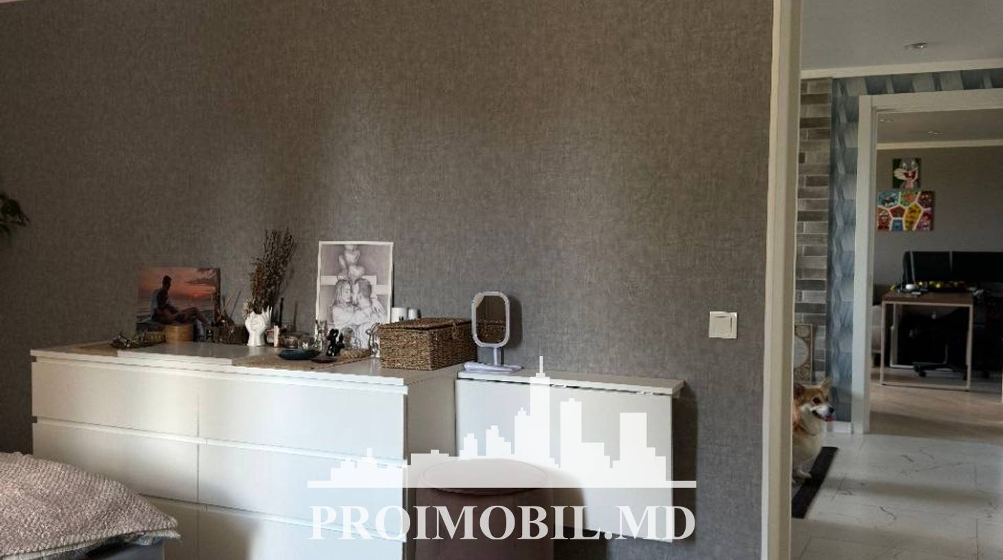 https://images.proimobil.md/vwTQiNRk967PGNrLlSXjqtrnrpZtS9-8Wbo_YR5PHsQ/watermark:0.75:so:0:30:0.39/resize:fill:1460:816:1/gravity:ce/bG9jYWw6Ly8vZXN0YXRlL2xyL2NhNjQ5OWYxLWNlNWUtNDU1OS04MzA0LTNhYTJiOWNiN2ZlOC5qcGVn