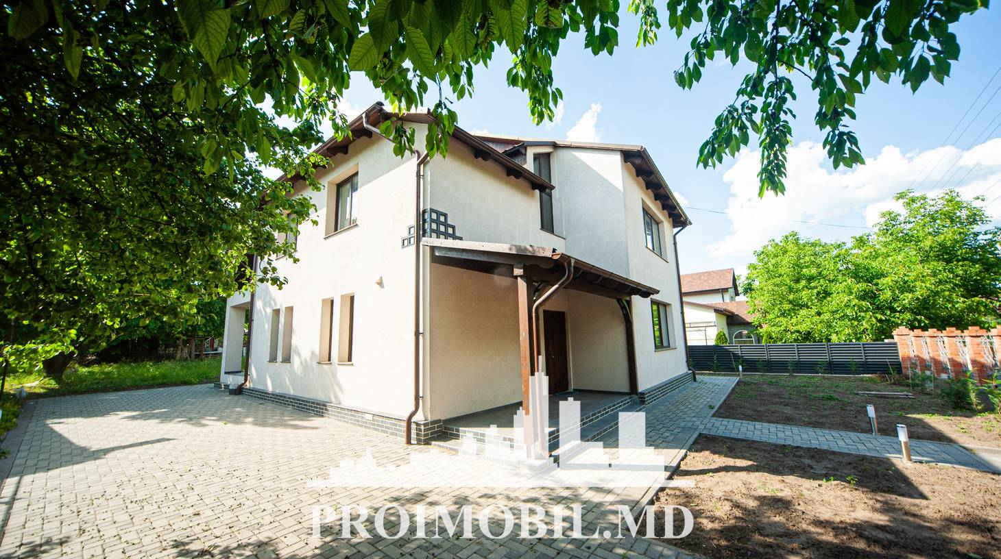 https://images.proimobil.md/vx6zyAWchunlxE5u3jcDeXBMuCXVOqI-pwy_2NDvtIc/watermark:0.75:so:0:30:0.39/resize:fill:1460:816:1/gravity:ce/bG9jYWw6Ly8vZXN0YXRlL2xyLzEzYTA4NjcwLTlmMDAtNGJmMi05Zjk0LTg4NDQ4MzU0YjhmZS5qcGVn