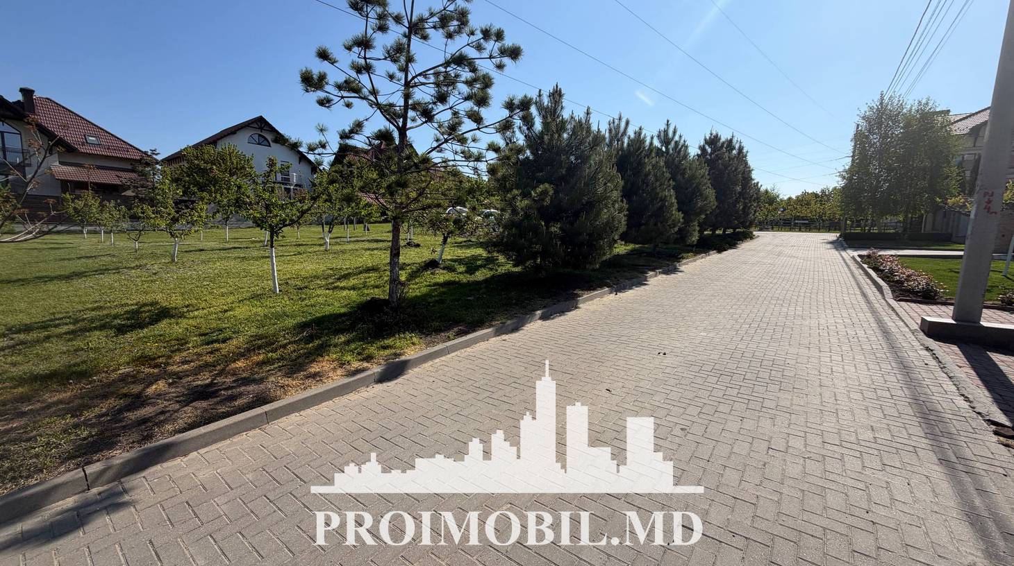 https://images.proimobil.md/w0lBVTzlTHiHgelW7Wv79dTFlFz1v6ZIGN7F96Se9eg/watermark:0.75:so:0:30:0.39/resize:fill:1460:816:1/gravity:ce/bG9jYWw6Ly8vZXN0YXRlL2xyLzU5OTdkMWRjLWY0NGMtNGVmZS05Yjc1LWE5MTA2ZDNlNjZlZS5qcGVn