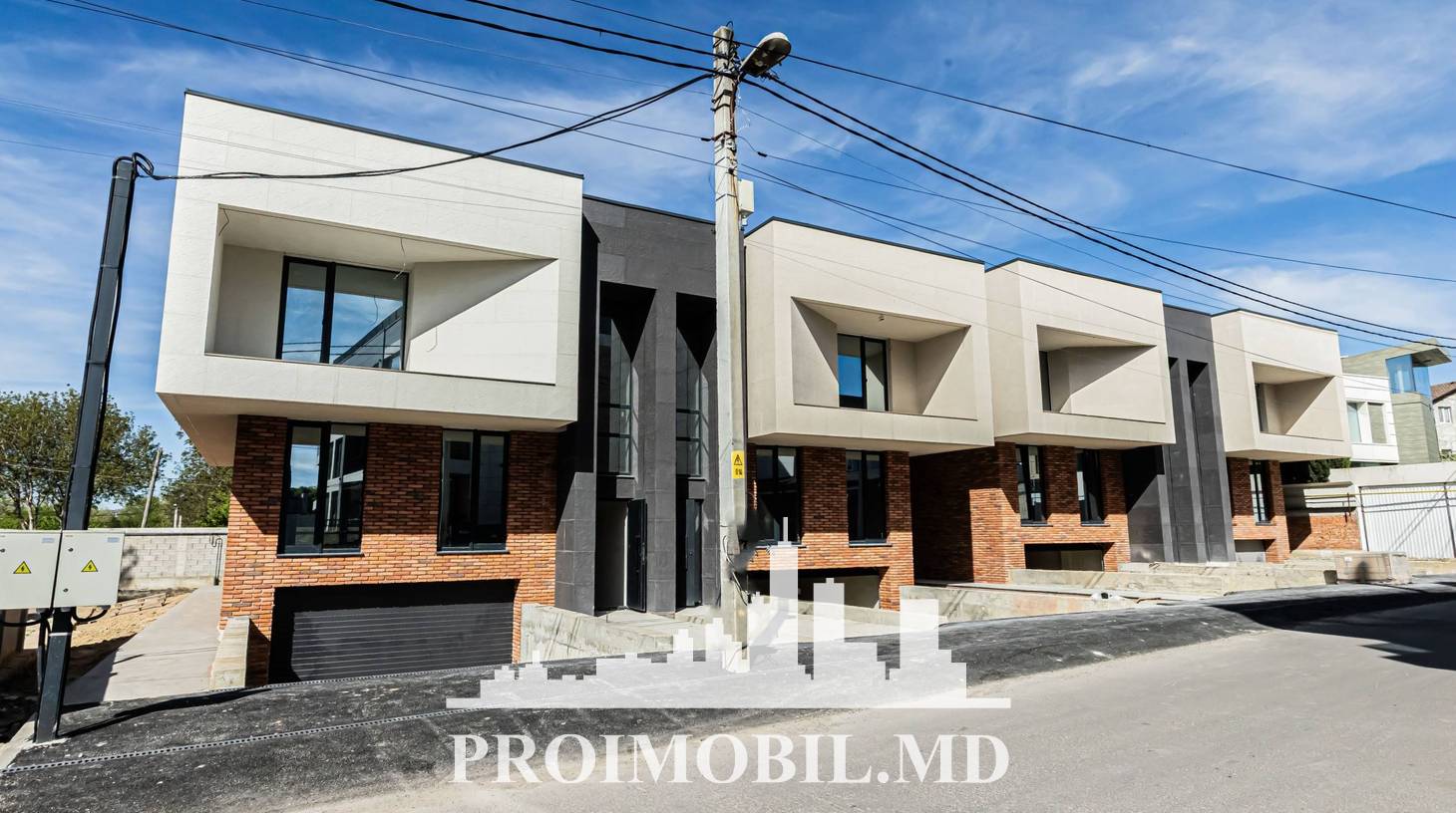 https://images.proimobil.md/w2hvSAKIBPfxUq8apczMGuTfh5qvna9_IqDGS8L5n58/watermark:0.75:so:0:30:0.39/resize:fill:1460:816:1/gravity:ce/bG9jYWw6Ly8vZXN0YXRlL2xyLzQ5ZjYwYzhkLTZlYWMtNGQ0Yy05YjEzLWQ4ODdhZGRjZmQwMy5qcGVn