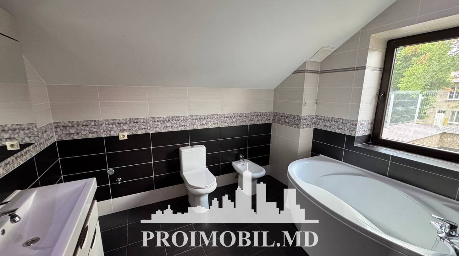 https://images.proimobil.md/w4W3aCEm81vQ0rYbrvH2mfS4TkvWHBMz3rgQmteEjo8/watermark:0.75:so:0:30:0.39/resize:fill:1460:816:1/gravity:ce/bG9jYWw6Ly8vZXN0YXRlL2xyLzYwM2E5NDk1LWNkMzUtNDA0Zi04YjVhLTIzNDE1ZDFlMWZlNS5qcGVn