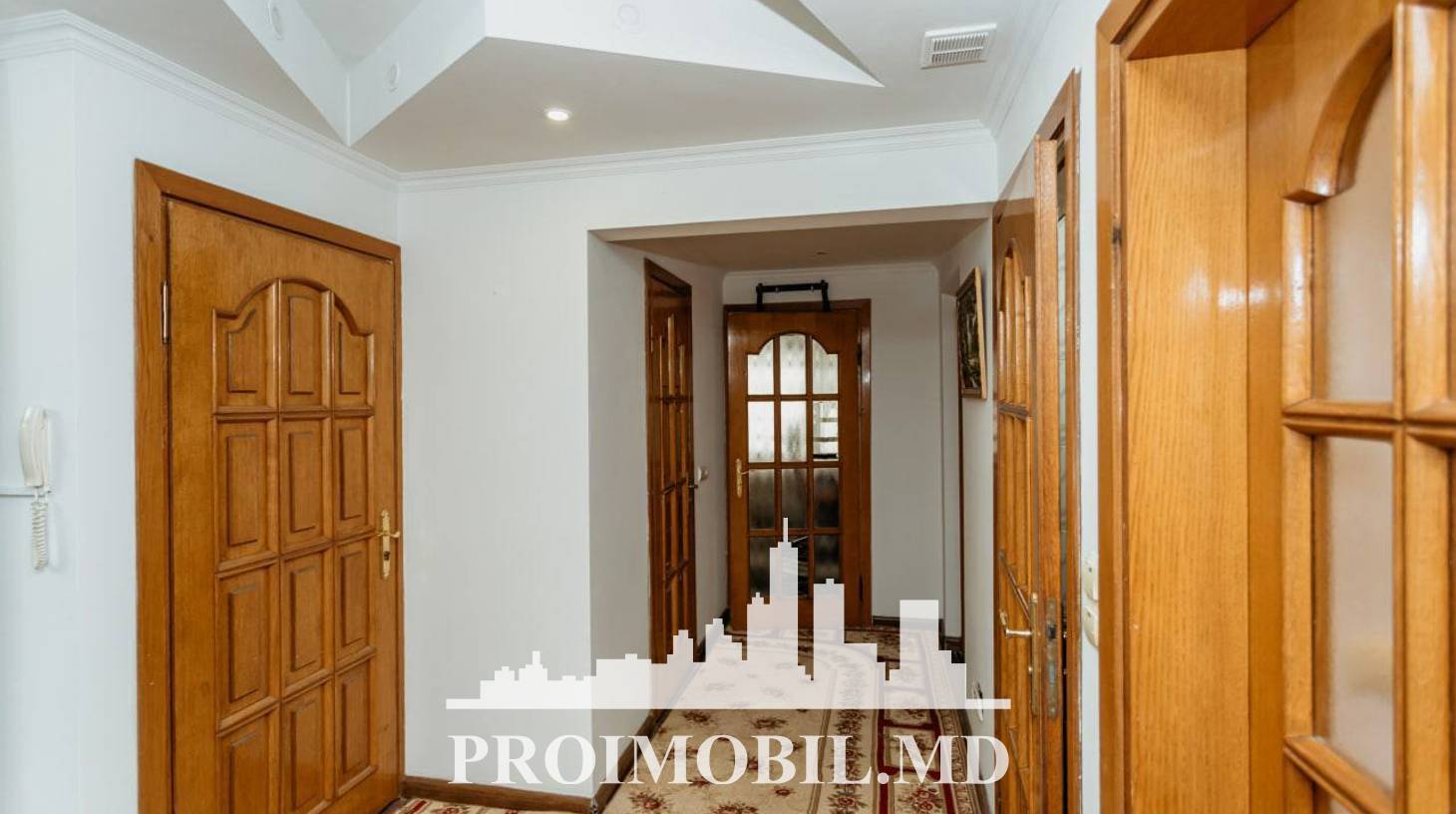 https://images.proimobil.md/w4soREcM5lh66AVaD1ZUR8ij1AXVSKVqbERCrwBJk-A/watermark:0.75:so:0:30:0.39/resize:fill:1460:816:1/gravity:ce/bG9jYWw6Ly8vZXN0YXRlL2xyL2U0Nzg4OWU2LWYxNTQtNGQ3Ni1hOTYwLTVhZjA0MDdlOTcyYS5qcGVn