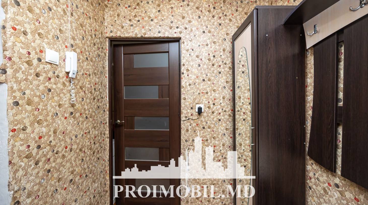https://images.proimobil.md/w8AUH5vL0MFN2HD8jCC1rmkDcdp2d1i0yBQexAVpbxs/watermark:0.75:so:0:30:0.39/resize:fill:1460:816:1/gravity:ce/bG9jYWw6Ly8vZXN0YXRlL2xyLzk1NDZjZWE4LWFlMzItNDhiMS1iNzViLTdjMDljMjI2MmY2OS5qcGVn