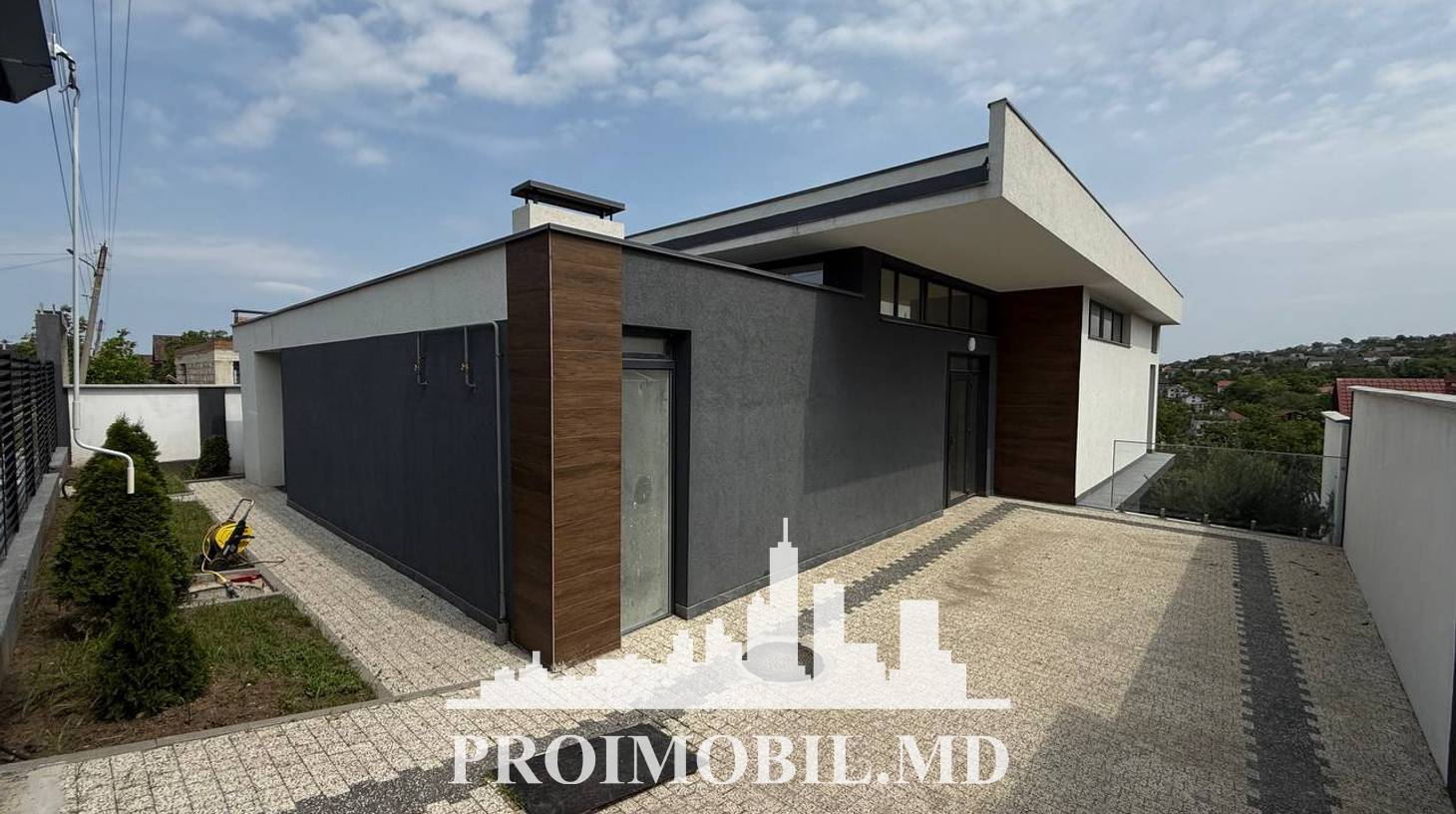https://images.proimobil.md/w98FcNYJ3HGKB5cDcrA0Nrwm1QFpkMDZ2hRwTzxRItQ/watermark:0.75:so:0:30:0.39/resize:fill:1460:816:1/gravity:ce/bG9jYWw6Ly8vZXN0YXRlL2xyLzBiMjUzZjVhLWYwZTEtNDgwYy04OTMwLWJiNTk3NzJkMTA5YS5qcGVn