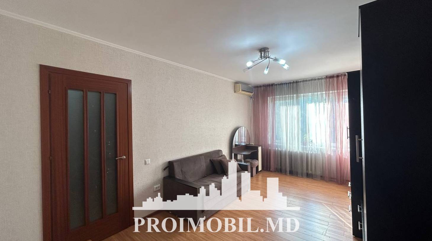 https://images.proimobil.md/w9flgVG9RVnRDeAe84vkvQJLnBYjXgUM_qAr-Yd3UZI/watermark:0.75:so:0:30:0.39/resize:fill:1460:816:1/gravity:ce/bG9jYWw6Ly8vZXN0YXRlL2xyLzg4MTE2MGMxLTdmOTEtNDgxMi04YjM0LTA4NWIwZjMzMzVhZC5qcGVn