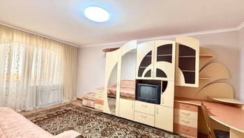 https://images.proimobil.md/w9rST5qQvLhWO6u5qyihKndsrVMDvjJjNWUkRzYxL2Y/resize:fill:350:198:1/gravity:ce/bG9jYWw6Ly8vZXN0YXRlL2xyLzI0ZjA0OTEzLWJhNzItNDAyZS05N2YzLTU3NzIyYjU3MGIzNC5qcGVn