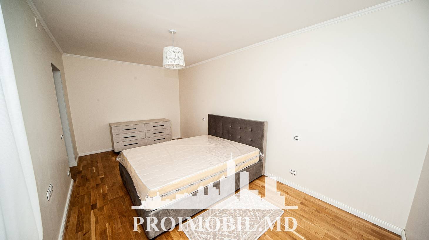https://images.proimobil.md/wAwUJt2DgOA4wIvjSeCNbkQwGTAQnK-4qDCobybEmPE/watermark:0.75:so:0:30:0.39/resize:fill:1460:816:1/gravity:ce/bG9jYWw6Ly8vZXN0YXRlL2xyLzk5NDllODExLTkyYWEtNGI1ZS05NTQ1LTRmNDE2MmEzYjI4Yy5qcGVn