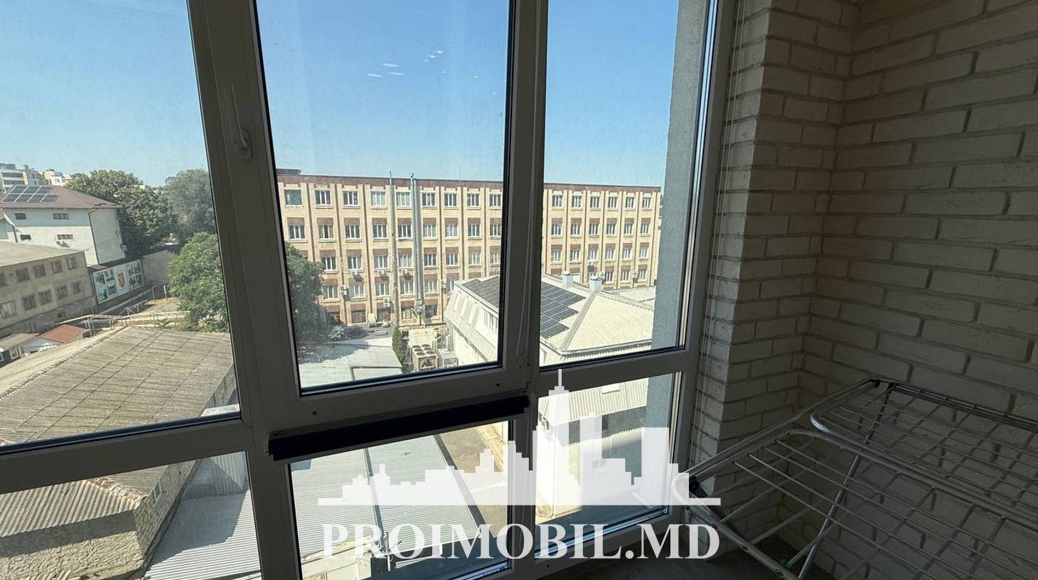 https://images.proimobil.md/wB382BsthOEJRRBvC8b5pZaT-tyLJbLo_rB6r6tc7L8/watermark:0.75:so:0:30:0.39/resize:fill:1460:816:1/gravity:ce/bG9jYWw6Ly8vZXN0YXRlL2xyLzg5NjhkOWQ5LWYzMjQtNDUzMi1hNTMwLWUwZWU5MTY1ZTE3YS5qcGVn