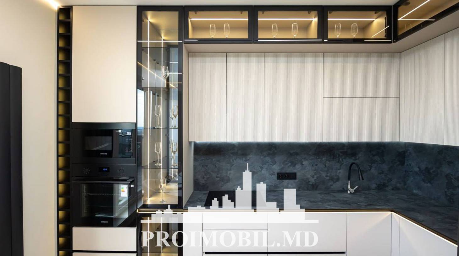 https://images.proimobil.md/wCsRrs6B8c8jG2pIKbNNGs6CVKXodnd9oF3OfgaJYts/watermark:0.75:so:0:30:0.39/resize:fill:1460:816:1/gravity:ce/bG9jYWw6Ly8vZXN0YXRlL2xyL2QxYTM1ZWEwLTU4NzUtNDY4ZC05M2JkLWM1YzllZWZiYmY1Yy5qcGVn