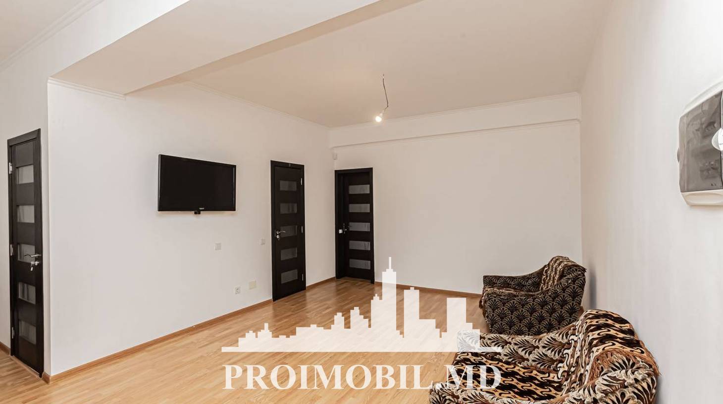 https://images.proimobil.md/wGi9RokSdMdAG0FVHSgsq97X5e5_mSiLbgGKlSDQrJE/watermark:0.75:so:0:30:0.39/resize:fill:1460:816:1/gravity:ce/bG9jYWw6Ly8vZXN0YXRlL2xyL2Y5MmI4ZjU5LWMxMTEtNDQ3YS04NjJhLTdjOGJhNjI0Y2I2ZS5qcGVn