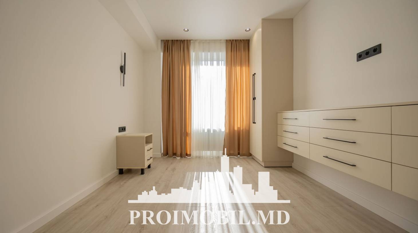 https://images.proimobil.md/wL_iqLcVsEaWY5Mm75kv4bnbA7QwQAH1CEYKEcU6ikE/watermark:0.75:so:0:30:0.39/resize:fill:1460:816:1/gravity:ce/bG9jYWw6Ly8vZXN0YXRlL2xyLzhjY2I5YTZkLWExZjEtNDYwYi1iOWM1LWZlODEwZDg4M2JhZS5qcGVn