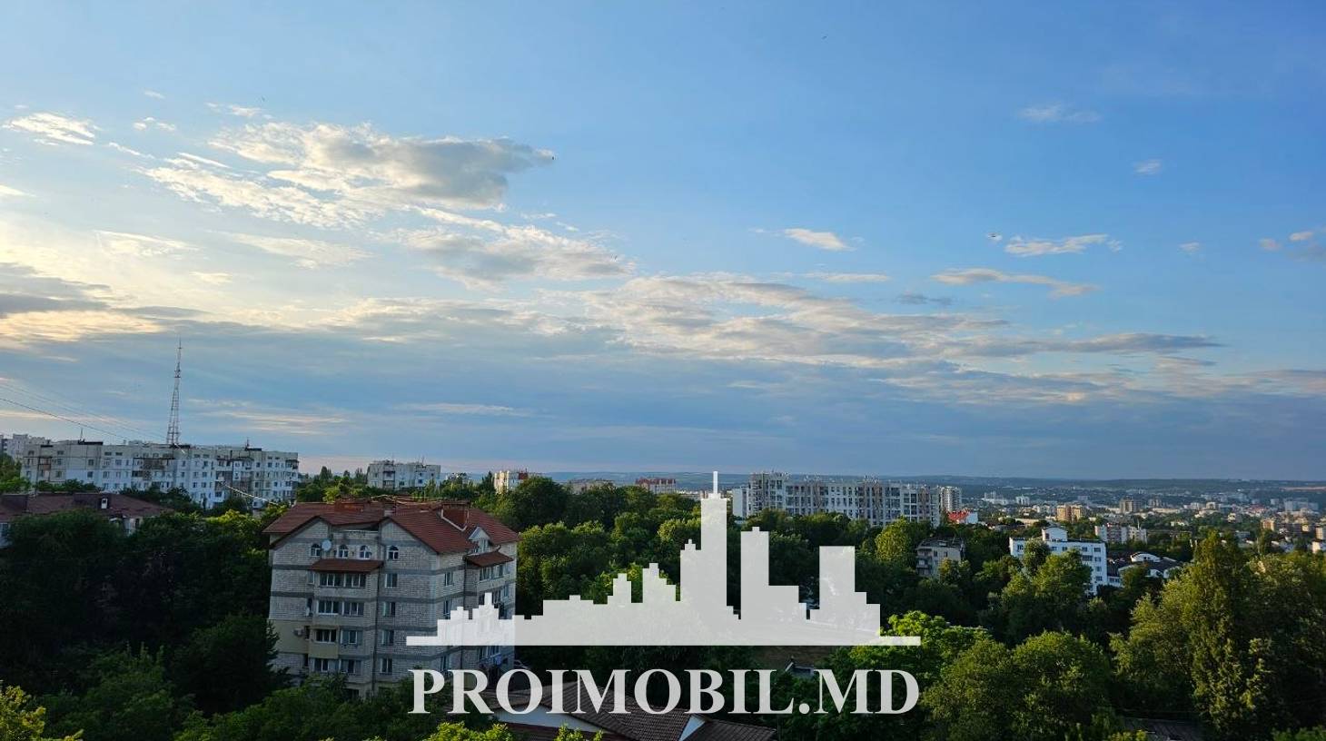 https://images.proimobil.md/wMpqLdc0H3_0Cw22WlrIvUAJrePvKJPuH-n4SuVUVhs/watermark:0.75:so:0:30:0.39/resize:fill:1460:816:1/gravity:ce/bG9jYWw6Ly8vZXN0YXRlL2xyLzg1NDNmNWE2LTI4YzctNDUxZC1hZGQxLWU2MjI1YWYzMzcxMC5qcGVn