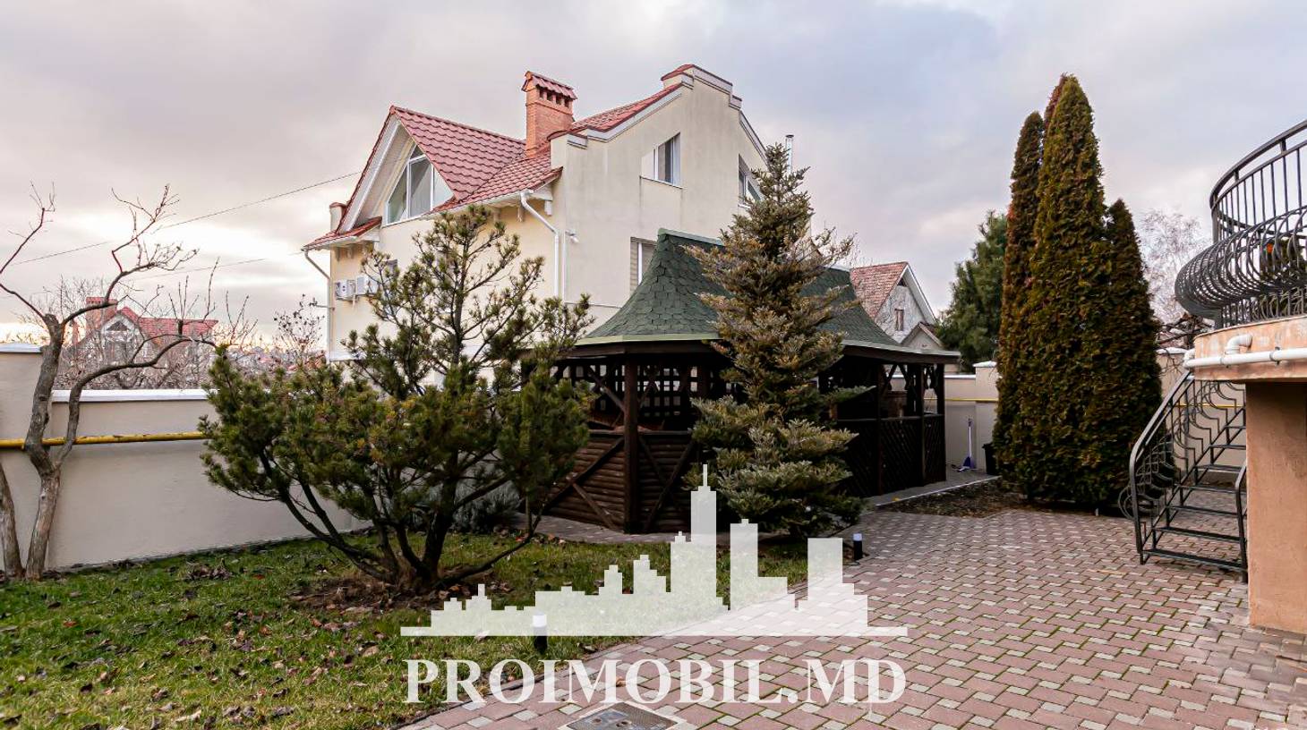 https://images.proimobil.md/wQkUsEvF3Zvq_CcEZvKXOhXpgS5ey-zw1zTE64VwGaU/watermark:0.75:so:0:30:0.39/resize:fill:1460:816:1/gravity:ce/bG9jYWw6Ly8vZXN0YXRlL2xyLzVmOTg1N2NiLTkxZDItNDJjZC04MTNkLWYxNjU3OGE0MjhhNi5qcGVn