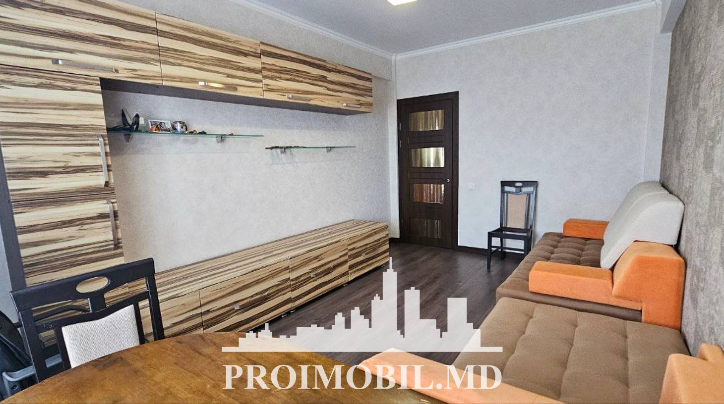 https://images.proimobil.md/wSvCP4nUVYf64u8Qzs3cPbFK2V7rzfAXZSxcG7oXARM/watermark:0.75:so:0:30:0.39/resize:fill:1460:816:1/gravity:ce/bG9jYWw6Ly8vZXN0YXRlL2xyL2RjMjMwNjYyLWNmYjYtNGQwZC1hMTYwLTNlMjY4MzhiYTY1YS5qcGVn