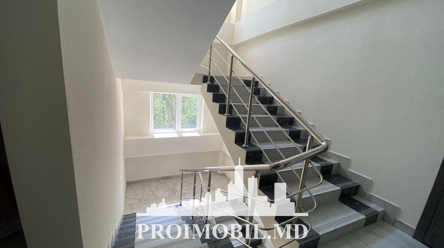 https://images.proimobil.md/wTbUDjk3JeO7d9buam_M_I3bk9DgtPmajvj4KWqDht8/watermark:0.75:so:0:30:0.39/resize:fill:1460:816:1/gravity:ce/bG9jYWw6Ly8vZXN0YXRlL2xyLzRmMmZkOTFmLWYzZTUtNGE3Yi05NGFmLWM5N2RjNjhhZmM2Mi5qcGVn