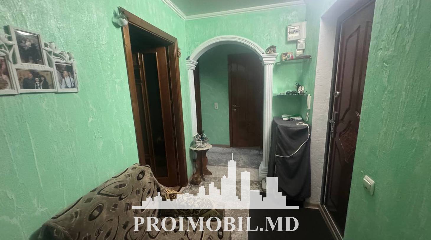https://images.proimobil.md/wUJJXR2YacSPd9nLGxKGC52b7Fa6p6PGSKcJ7mnGeHA/watermark:0.75:so:0:30:0.39/resize:fill:1460:816:1/gravity:ce/bG9jYWw6Ly8vZXN0YXRlL2xyLzEyZDJjYmYwLWFkYjctNDBkNi05YzUyLWQxNGI0NjhjMGE1MS5qcGVn