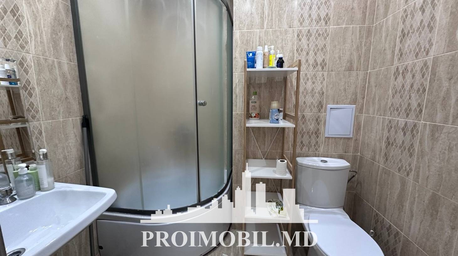 https://images.proimobil.md/wV4SopNfGz_yJsROMmeshuIKkNv_RIhyR-L4usRdiDY/watermark:0.75:so:0:30:0.39/resize:fill:1460:816:1/gravity:ce/bG9jYWw6Ly8vZXN0YXRlL2xyLzcxODc3NWRmLTEzNDItNDI2NC05ZTZhLWEyYzQ4ZTUwNzkwMy5qcGVn