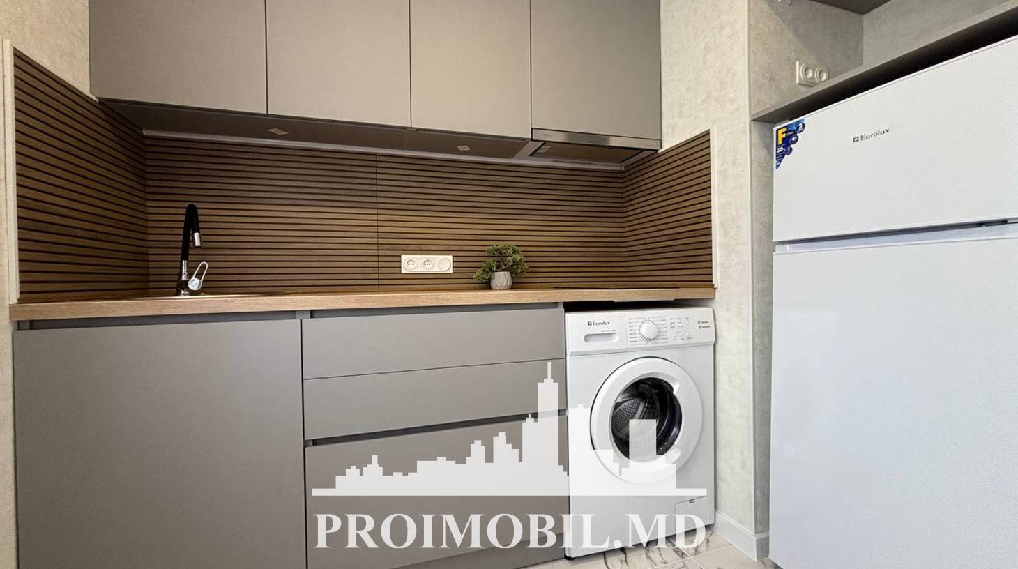 https://images.proimobil.md/wWR-hcv7s3DJj_JlgJ0opy4xU3JwqfVlKDXOuLgASKs/watermark:0.75:so:0:30:0.39/resize:fill:1460:816:1/gravity:ce/bG9jYWw6Ly8vZXN0YXRlL2xyL2MzYjZkMDhhLTJkNjgtNDAzMC04ZjNhLWVlZTBjYWMyYjI4OS5qcGVn
