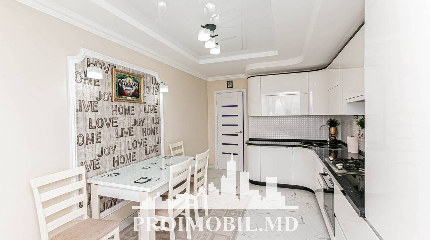 https://images.proimobil.md/wWXVWEI6g6iUxsEqBLiubnxTOGI2gl3Dn34M8Lg5KXY/watermark:0.75:so:0:30:0.39/resize:fill:1460:816:1/gravity:ce/bG9jYWw6Ly8vZXN0YXRlL2xyLzFiYjlhZWI0LTc1MDItNDNlYy1iNjU0LWQ0NjBjYWY5YjhkYi5qcGVn