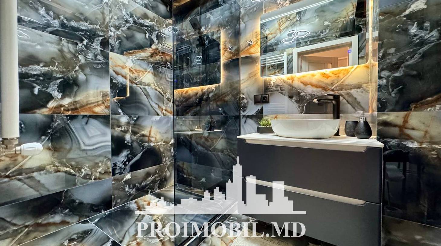 https://images.proimobil.md/wgCwL7_75Ty_hPzq_sQYEMGvVo8cq-mLn5CrtNe7RMU/watermark:0.75:so:0:30:0.39/resize:fill:1460:816:1/gravity:ce/bG9jYWw6Ly8vZXN0YXRlL2xyLzc5OThiYjFhLWQzYjctNDQwOC04YTY3LTFlYmJlMjAwNWE1MS5qcGVn