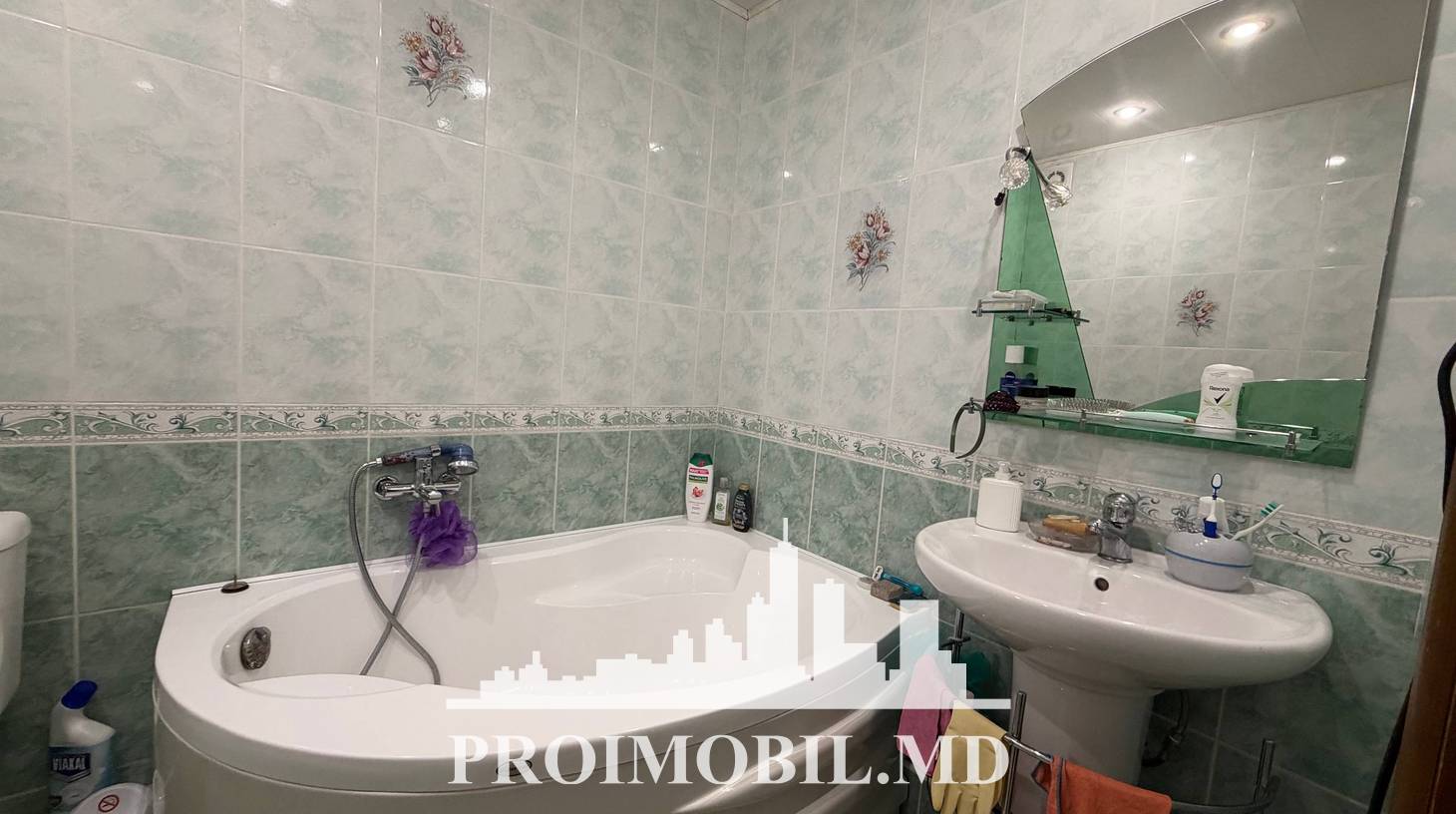 https://images.proimobil.md/whZ1yxZ_bMbnWrDDpBBPAPT7gUpBqThww8TSxLWuO6I/watermark:0.75:so:0:30:0.39/resize:fill:1460:816:1/gravity:ce/bG9jYWw6Ly8vZXN0YXRlL2xyL2QwMzE1OGY3LWM4OGMtNDAxYS1hOWEwLTc0YzRmYTNjMzkyNy5qcGVn