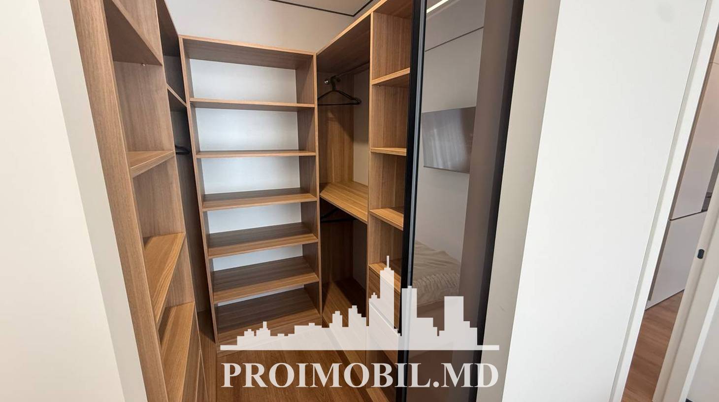 https://images.proimobil.md/whdRL7WcfiKLZbf2KG7RyTDW7Svp2nK0pOsv-w4b9sE/watermark:0.75:so:0:30:0.39/resize:fill:1460:816:1/gravity:ce/bG9jYWw6Ly8vZXN0YXRlL2xyL2Q5NDhlYTUxLTY4NDUtNDhjNi1iOWI1LWU4NDk4OGQ1ZTRhOS5qcGVn