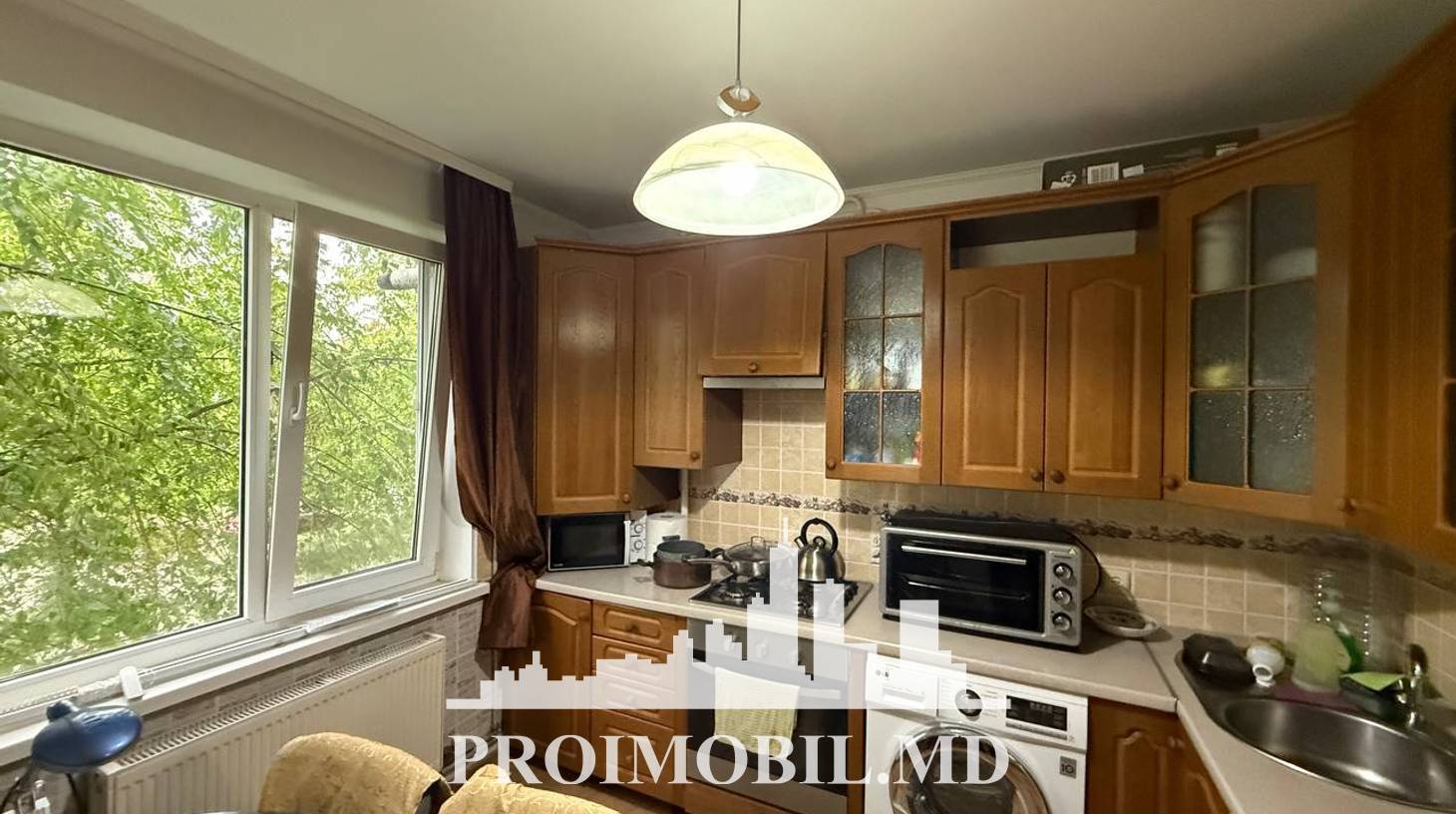 https://images.proimobil.md/wkyzTpFxQjKuHLNjTjbr3SmK4vDoz48JdQpoUoAeyCk/watermark:0.75:so:0:30:0.39/resize:fill:1460:816:1/gravity:ce/bG9jYWw6Ly8vZXN0YXRlL2xyL2E1NWQ4ODQzLTIzZWUtNDNkOC04YTc2LTViYWU3ZWUzZGE3Zi5qcGVn