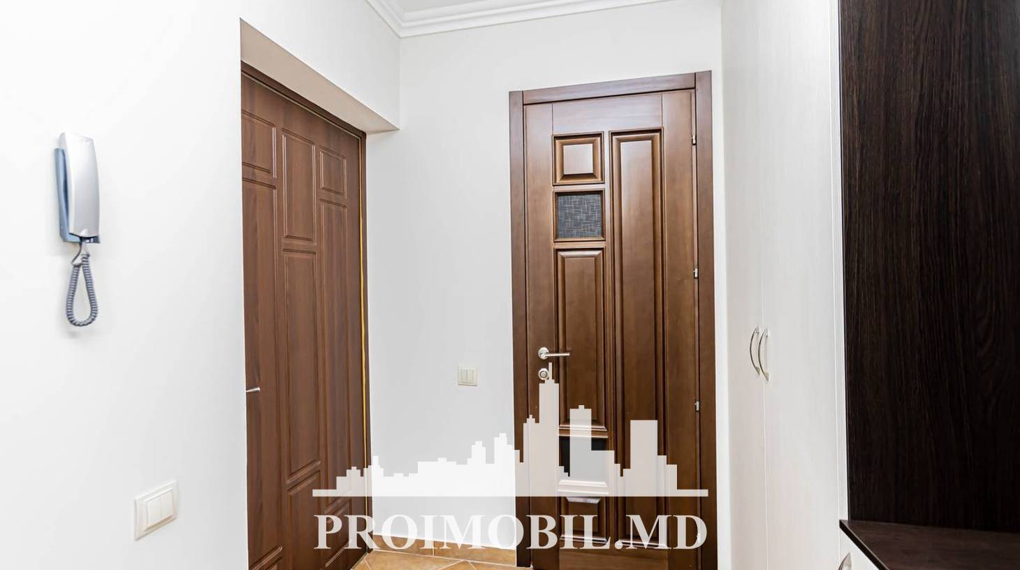 https://images.proimobil.md/wo0ub59AYIustXNcAF12AXjgA4h2QMeUp1oblBSAG8c/watermark:0.75:so:0:30:0.39/resize:fill:1460:816:1/gravity:ce/bG9jYWw6Ly8vZXN0YXRlL2xyLzU3Yjc2MTY2LWRhMmYtNGI0NS04NmVhLWRjZDI4MGU0YjIzMC5qcGVn