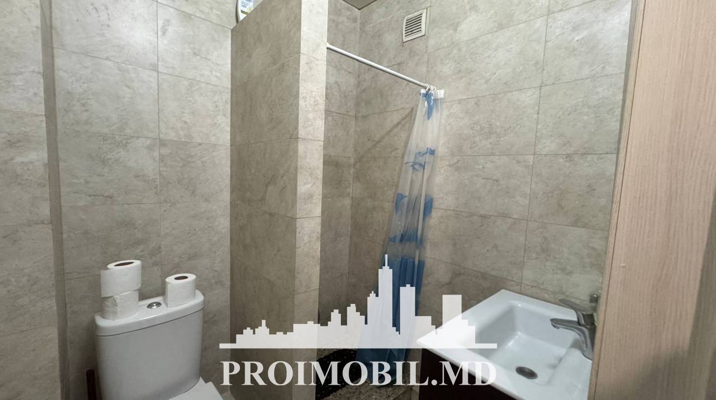 https://images.proimobil.md/wr7TbiuTTzjV5eS5QQJZfE28VatMgZCA9_OcY1aOeoA/watermark:0.75:so:0:30:0.39/resize:fill:1460:816:1/gravity:ce/bG9jYWw6Ly8vZXN0YXRlL2xyL2EyZjMxZWIyLTdhYWYtNDZjNC05ZDc2LWFlNDk1ZThkNDdjOC5qcGVn