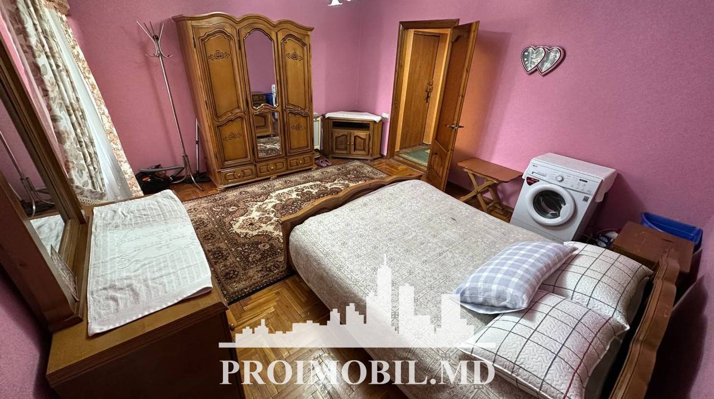 https://images.proimobil.md/wuB-uGW4oKPxlMHq5IpKnMvnScpyOcgR91fKqxQjgaA/watermark:0.75:so:0:30:0.39/resize:fill:1460:816:1/gravity:ce/bG9jYWw6Ly8vZXN0YXRlL2xyL2ExYWJkNTVhLTBkNzMtNGRiMy05MzI0LWRmNjdkYzJkMGI0Ni5qcGVn