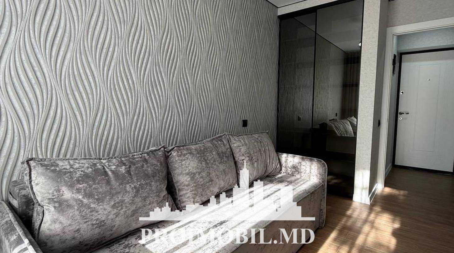 https://images.proimobil.md/wupUYKCN6i1Kz7WRJ8EWgCotNXyiVP1C9sdLpWJfSPU/watermark:0.75:so:0:30:0.39/resize:fill:1460:816:1/gravity:ce/bG9jYWw6Ly8vZXN0YXRlL2xyLzFiMDczMWYwLTAyMjMtNDg1NS1iYzI3LTM4NzU4YjNhZDBiMC5qcGVn