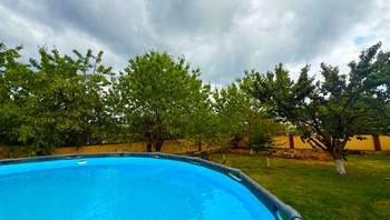 https://images.proimobil.md/wzcG83Dk-MsWFEtQFA_qSUMFitqAP3Zf3qGrCTcARMI/resize:fill:350:198:1/gravity:ce/bG9jYWw6Ly8vZXN0YXRlL2xyLzIxMjczZDFmLWZjZWYtNDA4My04MzRlLWU3NzZiNTk5MjRmZS5qcGVn