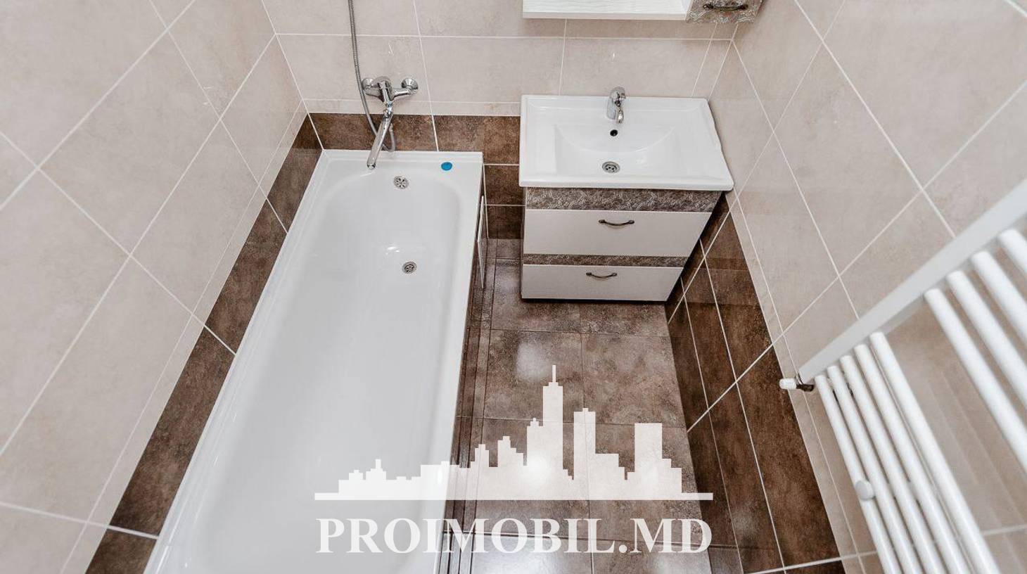 https://images.proimobil.md/x4WV2E5jxDd1svcc2BmhWA-gWdUZAelXE7YFjWejQ2M/watermark:0.75:so:0:30:0.39/resize:fill:1460:816:1/gravity:ce/bG9jYWw6Ly8vZXN0YXRlL2xyLzVjNjA3ZmQ2LTQwNjktNGYyYS1iZDQyLTYwMThjOWM5YjliZi5qcGVn