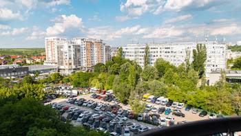 https://images.proimobil.md/xB2zOVD49M-DmD1ziVAhg1X03m0_qmyQLENUGRioShs/resize:fill:350:198:1/gravity:ce/bG9jYWw6Ly8vZXN0YXRlL2xyLzgyMmY1OTA1LWY3NWMtNGQ2Yi04YjhmLTgzNjljNGExOTQ3Zi5qcGVn