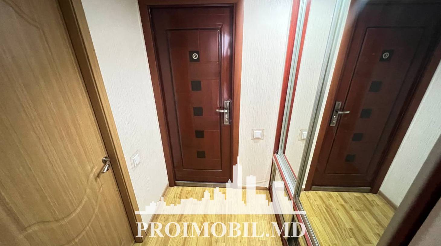 https://images.proimobil.md/xBytdu3eyXPGivpRaxNcoBheC3QVgNUKIzQ1dN6q6Lw/watermark:0.75:so:0:30:0.39/resize:fill:1460:816:1/gravity:ce/bG9jYWw6Ly8vZXN0YXRlL2xyLzM4YmE1MTQ0LWFmYzItNDAxMC1hMTNmLTYxYjA4YzYxODJjZi5qcGVn