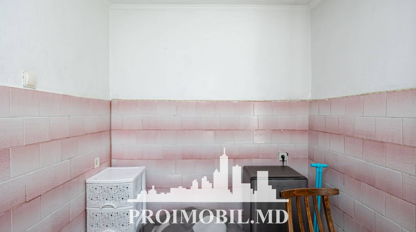 https://images.proimobil.md/xDIzyOVq-Q1BlxvZdtTEMJ-XFq7pSl2FQegPdb-9NR0/watermark:0.75:so:0:30:0.39/resize:fill:1460:816:1/gravity:ce/bG9jYWw6Ly8vZXN0YXRlL2xyLzIyYTk5YzdkLTQyZmQtNGRjNC05MGZkLTNhMTY5ZjMzNGUzNy5qcGVn