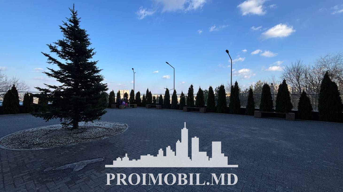 https://images.proimobil.md/xFQTMZpMHOjDugXfN-T7Yf3raUlGbhA4P9EbupRSJHs/watermark:0.75:so:0:30:0.39/resize:fill:1460:816:1/gravity:ce/bG9jYWw6Ly8vZXN0YXRlL2xyLzM3NGFlMjMyLTNmYTgtNDMyZi1iYWJhLTlmZWU2Yjg5MjgxMy5qcGVn