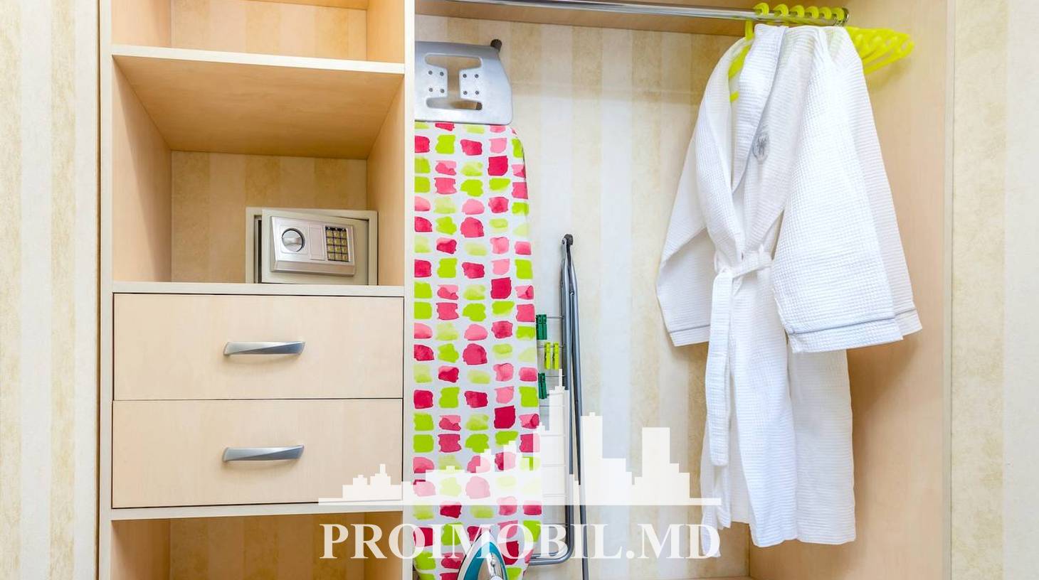 https://images.proimobil.md/xHPEX6TonfJP3czr0GgkZLtoPYjS07lO0Io8CGR2agQ/watermark:0.75:so:0:30:0.39/resize:fill:1460:816:1/gravity:ce/bG9jYWw6Ly8vZXN0YXRlL2xyL2VmYTVhYmMyLTY4ZTEtNGU0Yy1iNWNmLTRlMDZkMTM0ZTgyZS5qcGVn