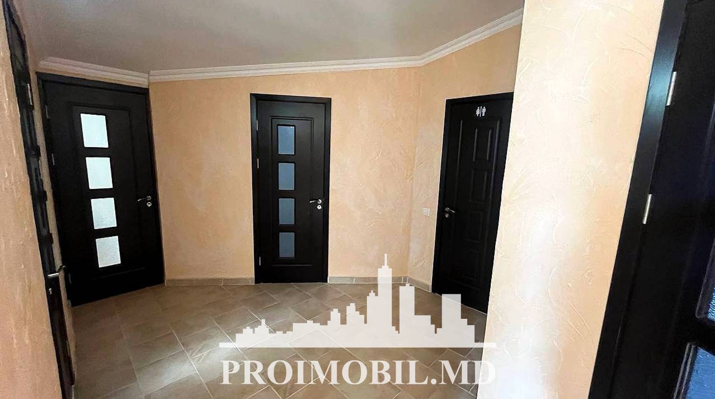 https://images.proimobil.md/xLuA2y70aDUz1vsrO_BsgrH-oa4D5uBM4uVVuK7knRg/watermark:0.75:so:0:30:0.39/resize:fill:1460:816:1/gravity:ce/bG9jYWw6Ly8vZXN0YXRlL2xyL2FlOGMxOTFjLTMzNTItNDc3ZS04NDY5LTMwYmExMWViYThhMC5qcGVn