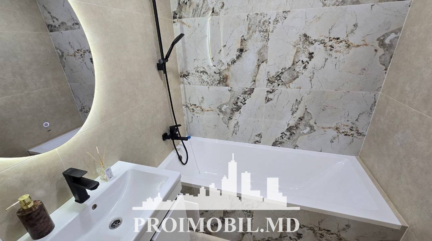https://images.proimobil.md/xTjrC8CpzAj0RZzxBqDvWIpLLdAuMq6B4mpedTlIj4M/watermark:0.75:so:0:30:0.39/resize:fill:1460:816:1/gravity:ce/bG9jYWw6Ly8vZXN0YXRlL2xyLzUzZjc5ZGNkLWU1ZGMtNDQyYy05ZTc2LTNlNGQ1ODdiNDg5NS5qcGVn