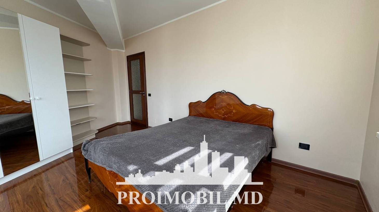 https://images.proimobil.md/xU83Z51jaWRVDBtX85WeEeNKQCNKl_mgHA8dmuk8jz4/watermark:0.75:so:0:30:0.39/resize:fill:1460:816:1/gravity:ce/bG9jYWw6Ly8vZXN0YXRlL2xyL2I3NWFhODEyLWY1YzAtNDU3Mi05NTgwLTFhMDMzODY4NjBjOS5qcGVn