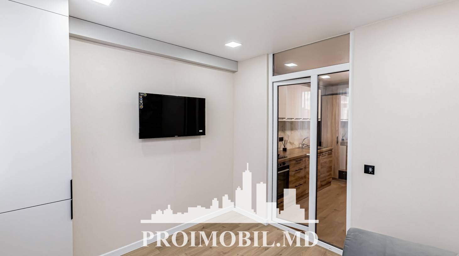 https://images.proimobil.md/xYSnaDcKMpL8c4n85B9l7J_xG9RaoxUnvAnGlqQkmoc/watermark:0.75:so:0:30:0.39/resize:fill:1460:816:1/gravity:ce/bG9jYWw6Ly8vZXN0YXRlL2xyL2E2OTViNTY5LWY5NzUtNDUzNy04OGFhLWI5NzJmNjgzMjcwZS5qcGVn