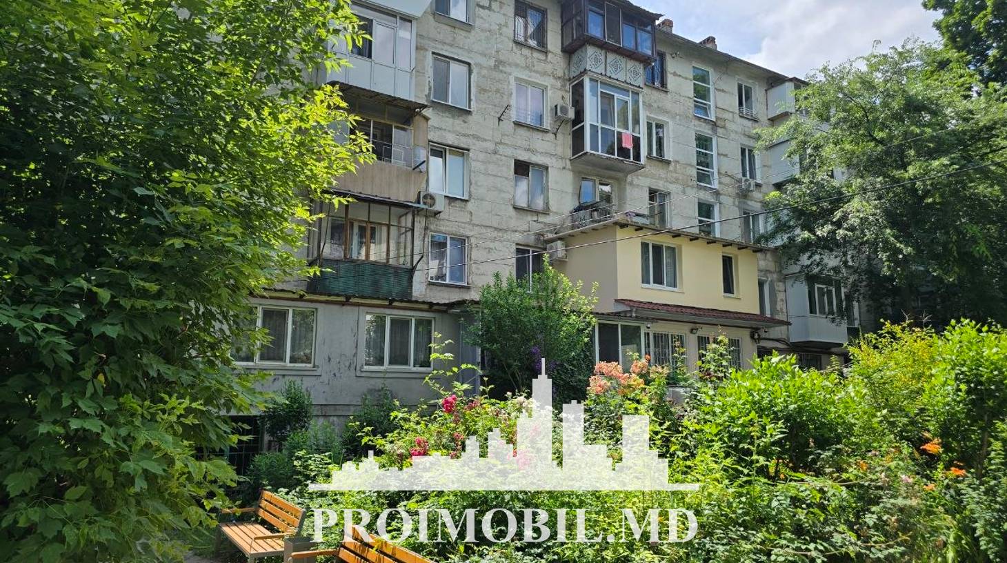 https://images.proimobil.md/xkLxcBY0m_NVtTstAwjobixFvf3p7O81txtFdT3lMYI/watermark:0.75:so:0:30:0.39/resize:fill:1460:816:1/gravity:ce/bG9jYWw6Ly8vZXN0YXRlL2xyLzA3N2ZmZjE4LThlZGQtNGY1Ny1iNDBmLTZjNGEyNzgwZDI0MC5qcGVn