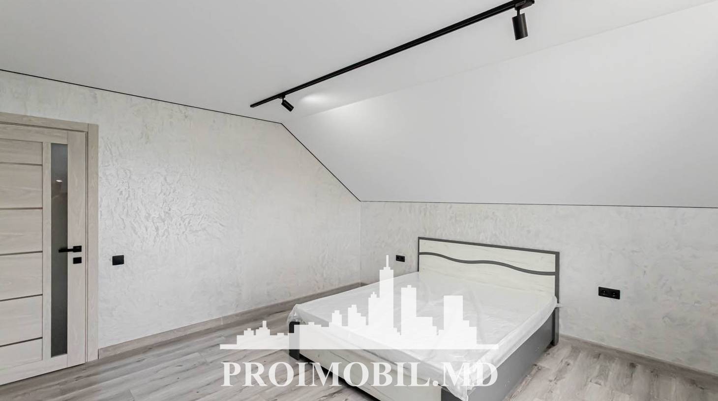 https://images.proimobil.md/xlu42e8v9_MW4fR2NUWuBNfqjmHO2jrJTcevxrUznR4/watermark:0.75:so:0:30:0.39/resize:fill:1460:816:1/gravity:ce/bG9jYWw6Ly8vZXN0YXRlL2xyLzc1Yjk1MmU0LTg0ZTItNDQyYy05M2NhLTc2NWUzZGEyZDMxZS5qcGVn