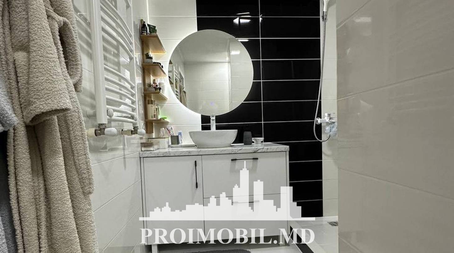 https://images.proimobil.md/xmYdsqbrUF5PPEub9vt4ALnYEXbUj2n21ZeKkpzw4wU/watermark:0.75:so:0:30:0.39/resize:fill:1460:816:1/gravity:ce/bG9jYWw6Ly8vZXN0YXRlL2xyL2M4NDBiMzdmLWJmMWEtNGI2Yy1iZmM3LTE0NDUwOTRmNjk1NS5qcGVn