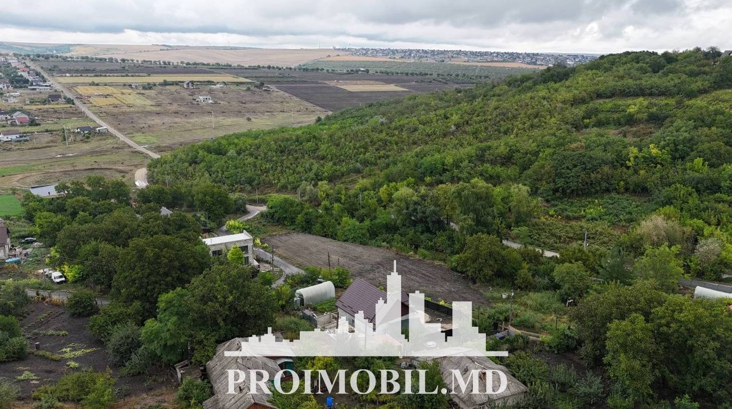 https://images.proimobil.md/xnSmHpFsKN1ynvYCkx4cxmlkfVdk1O3X0nqGoEK1Ih8/watermark:0.75:so:0:30:0.39/resize:fill:1460:816:1/gravity:ce/bG9jYWw6Ly8vZXN0YXRlL2xyLzY3MTVkNzY0LTA5Y2QtNGMwMi05YTM3LTFjMjU3ZjM3ZjY5OS5qcGVn
