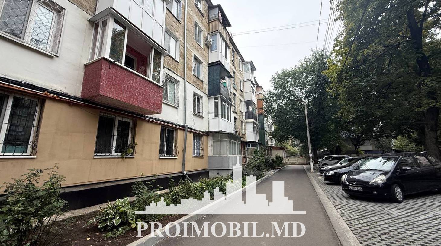 https://images.proimobil.md/xuOH1TLrs_t50naTZJfd0ouyVc4loTWoa9nlut3KO1s/watermark:0.75:so:0:30:0.39/resize:fill:1460:816:1/gravity:ce/bG9jYWw6Ly8vZXN0YXRlL2xyLzhmYTUwMzY1LWFiYzQtNGQzOC04MmE0LWYwNWQ3OGFjZmI3OC5qcGVn