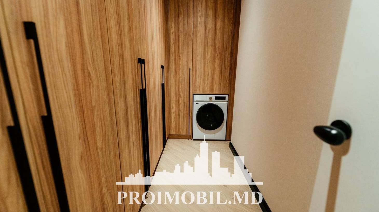 https://images.proimobil.md/xxa8eHSU9V7AO7gHvfyb0be331SSYSdlm5tXW4mQwLU/watermark:0.75:so:0:30:0.39/resize:fill:1460:816:1/gravity:ce/bG9jYWw6Ly8vZXN0YXRlL2xyLzFiNzUyNGM1LTRhZWQtNGNhZS1hYjkxLWFiZjhlZWIyOGMyZS5qcGVn