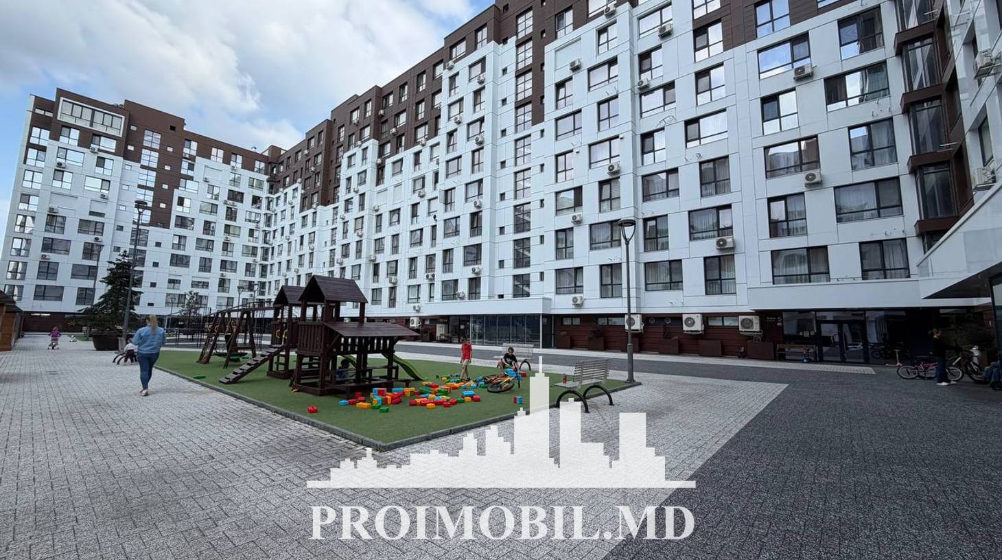 https://images.proimobil.md/y0PkSbe4xg6xQqgT1PaCyMkjeGP_TvIBEnnd8ay-RkM/watermark:0.75:so:0:30:0.39/resize:fill:1460:816:1/gravity:ce/bG9jYWw6Ly8vZXN0YXRlL2xyLzNjM2RjNzNjLWRhMzctNDgxYy1hY2FkLTc4ZTJkNWM4MDExOC5qcGVn